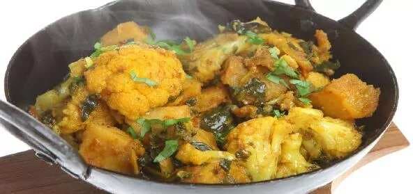 Cauliflower Peas Curry With Spices