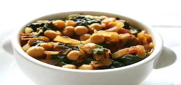 Channa Palak (Chickpeas With Spinach)