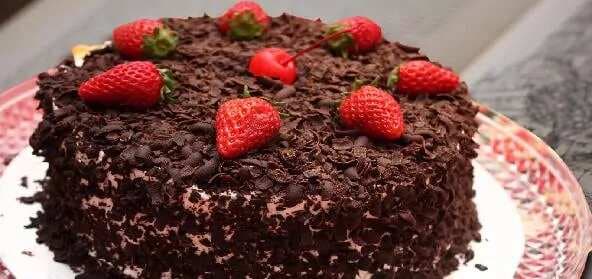 Continental Eggless Black Forest Cake