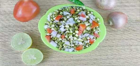 Crunchy Moong Sprouts