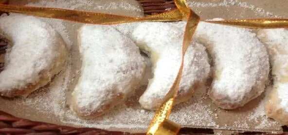 Kourabiethes (Greek Christmas Cookies )