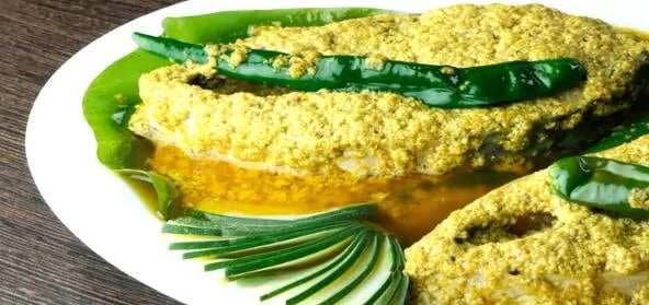 Macha Jhal (Hilsa Fish With Mustard Paste)