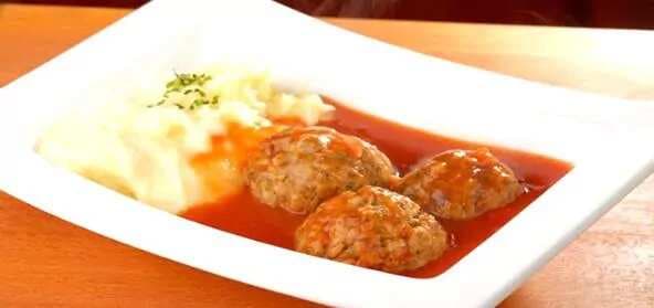 Meatballs In Tomato And Basil Sauce