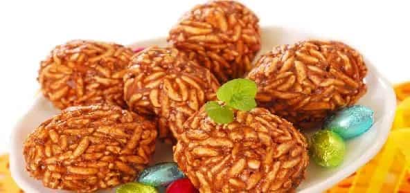 Murir Moa (Crunchy Puffed Rice Balls)