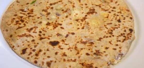 Paneer Paratha With Cabbage