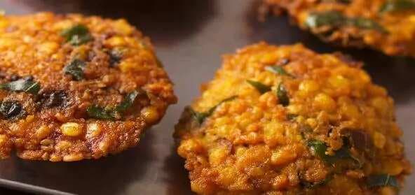 Sprouted Moong Veg Vada