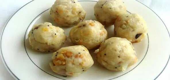 Steamed Onion And Chickpeas Savoury Balls