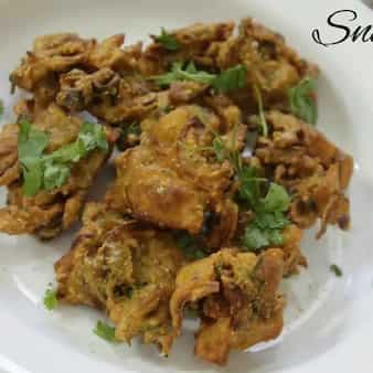 Aaloo Pyaaz Bhajiya (Onion Fritters)