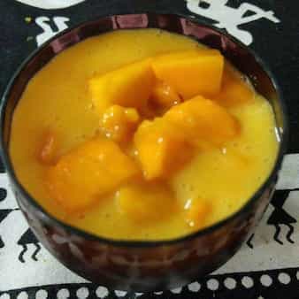 Aamras with mango pieces
