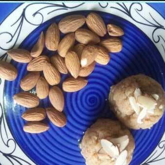Almond halwa (badam nu shiro)