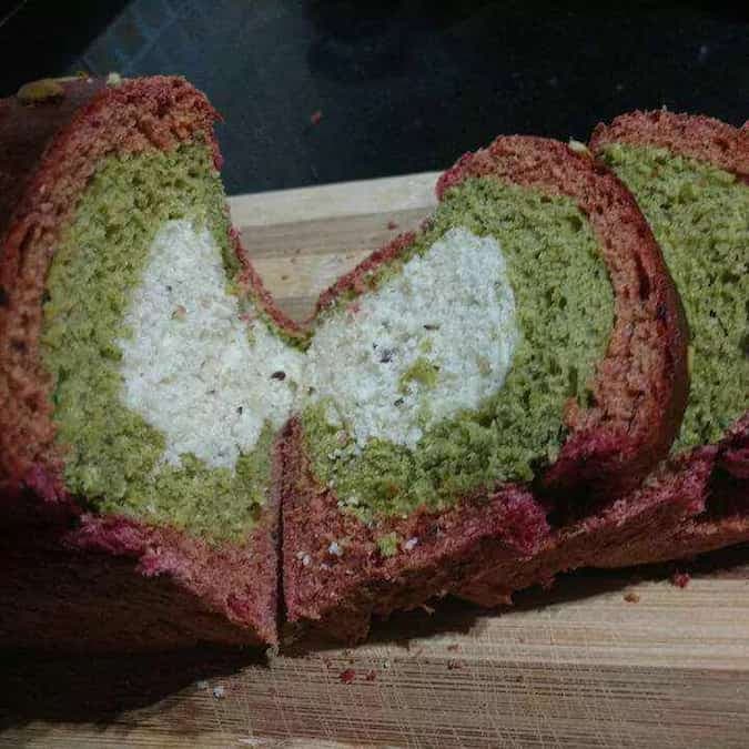 Beetroot and spinach semolina bread
