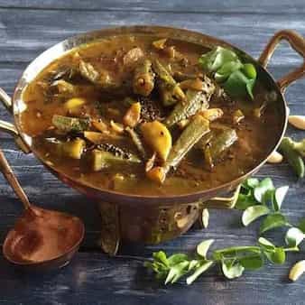 Bendakaya Pulusu/Andhra Style Tangy Okra Curry