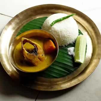 Bengali style simple hilsa fish curry with pumpkin