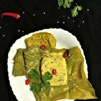Bhapa Posto Paturi (Steamed Poppy Seeds Paste In Banana Leaf-Bengali Style)