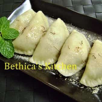 Bhapa puli pithe-bengali sweet