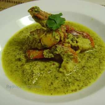 Bhapa shorshe chingri (steamed mustard prawns)