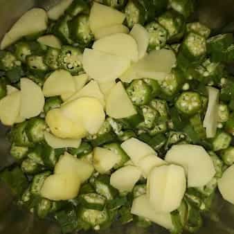 Bhindi potato peppered