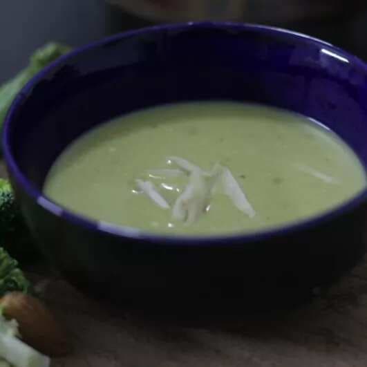 Broccoli-almond-pea soup