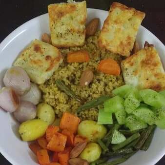 Broken Wheat Salad With Grilled Paneer And Vegetables