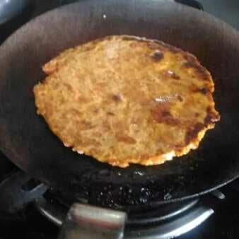 Carrot And Poppy Seeds Paratha