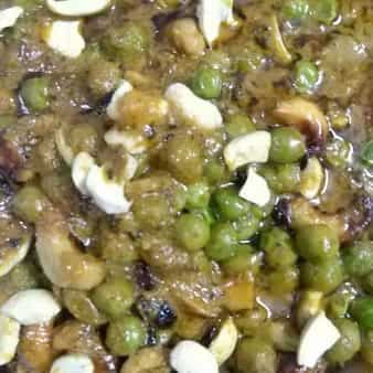 Cashew peas curry (kaju muttor curry)