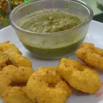 Chana Dal Vada With The Crunch Of Coconut And Onion