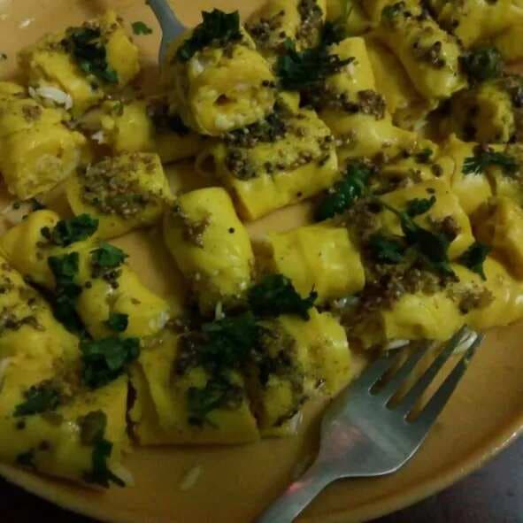 Cheese khandvi