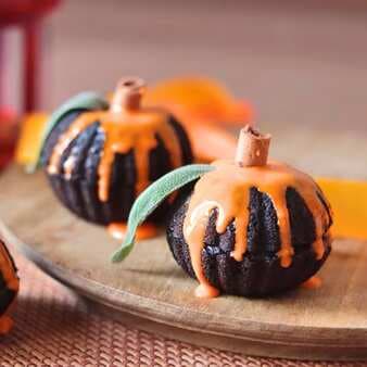 Chocolate pumpkin mini cakes