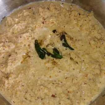 Coconut chutney with roasted dal
