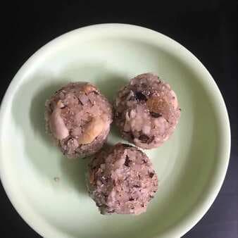 Coconut Laddoo With Dry Fruits