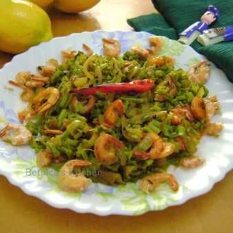 Coriander stems & spinach stems stir fry with prawns