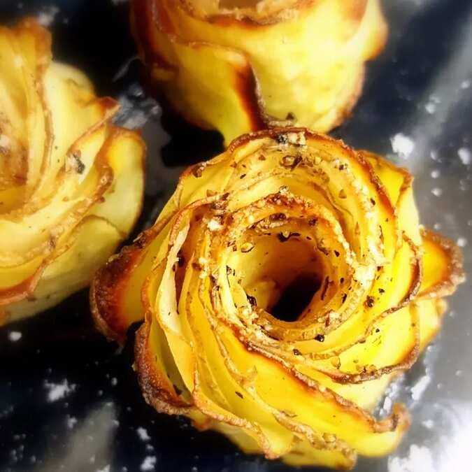 Crispy potato roses