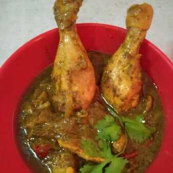 Curry leaves chicken masala