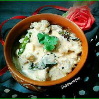 Dahi Kobi (Cauliflower In Yoghurt Gravy)