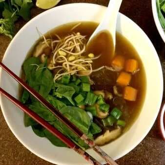 Easy vegetarian pho (vietnamese noodle soup)