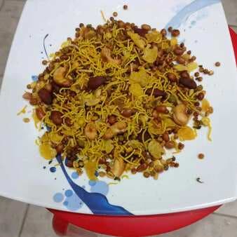 Fried pulses/sprouts mixture for snacks