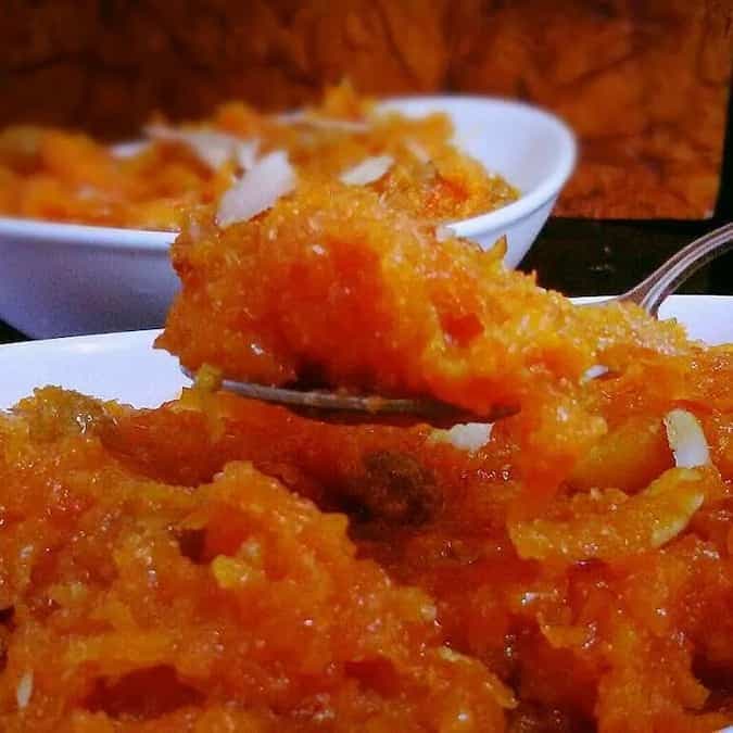 Gajar ka halwa (indian style carrot pudding)