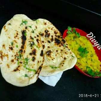 Garlic Butter Naan & Cheesy Aloo Curry