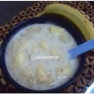 Gluoy bwod chee (banana in coconut milk)