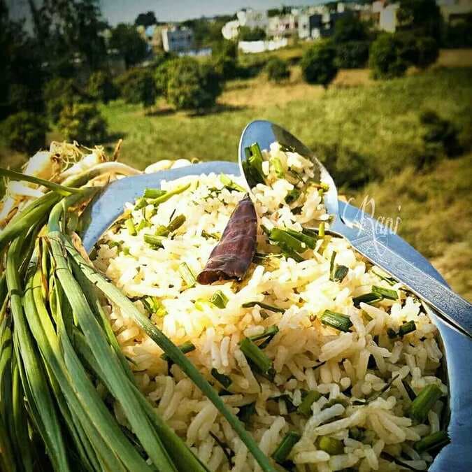 Green garlic rice