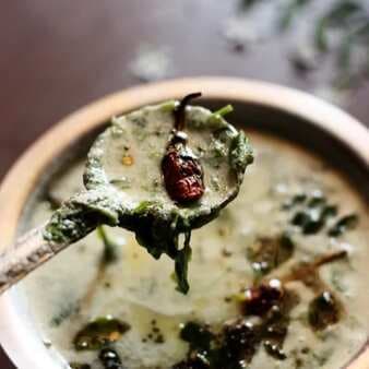 Harive soppu bendhi (green amaranth and coconut curry)