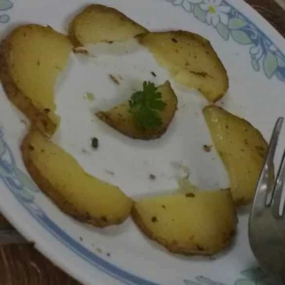 Hassel back potatoes with garlic butter and mozzarella cheese
