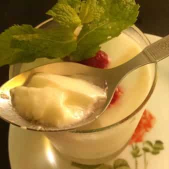 Homemade vanilla greek yoghurt