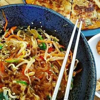 Japchae (korean glass noodles stir fry)