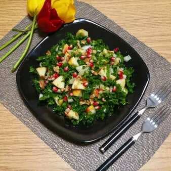 Kale and pomegranate salad with champagne dressing !