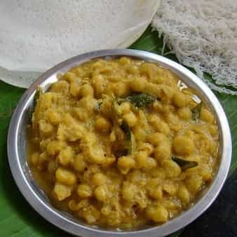 Kerala style green peas curry for idiyappam and appam