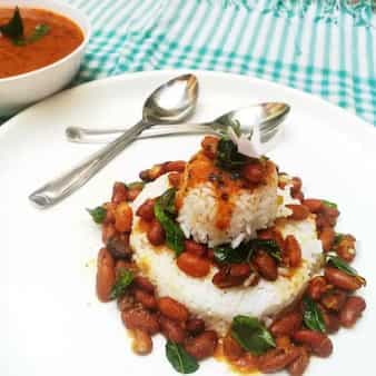 Kidney beans gravy with rice(rajma chawal)