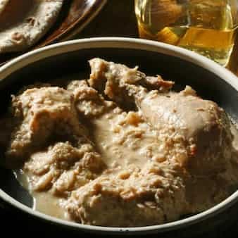 Kolhapuri pandhra rassa(chicken in a white gravy)