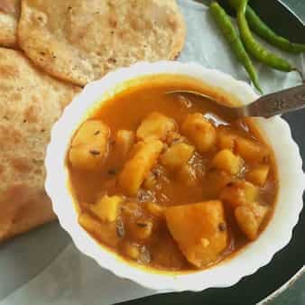 Kolkata street style potato curry