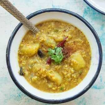 Laau dalma-moong dal with bottle gourd and potato